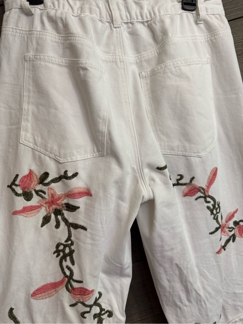 POL Embroidered Floral Wide-Leg Pants - Picture 7 of 9